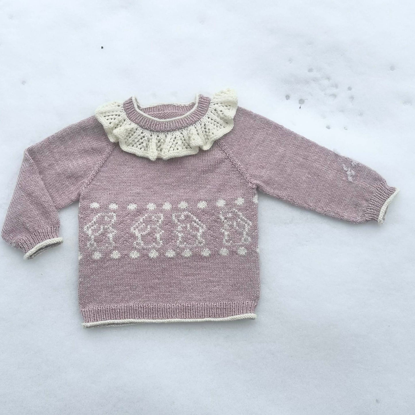 Kaninsweater med flæsekrave str.9/12 i Anina.
