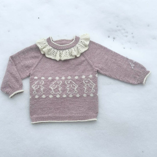 Kaninsweater med flæsekrave str.9/12 i Anina.