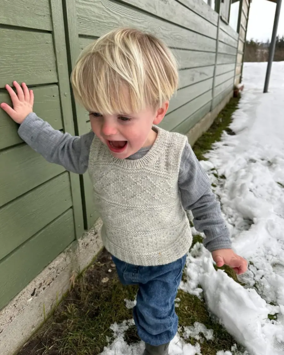 Storm Slipover Junior - Str. 1/2 - 10/12 år - PetiteKnit